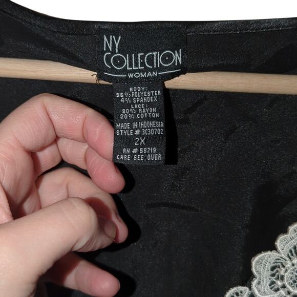 Shiny Black Tank Top with White Lace Collar - Size 2X 0055 - Picture 4 of 7